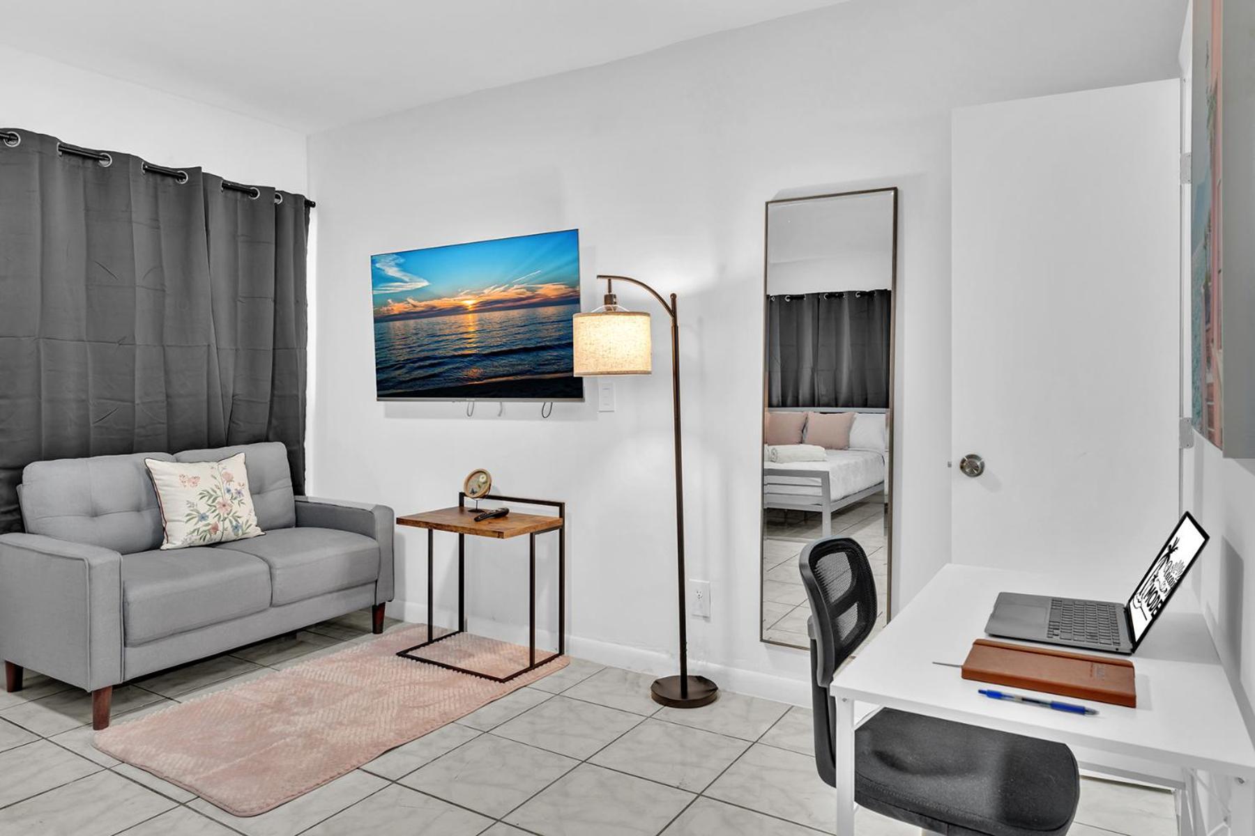 Executive Blvd Apartment *
